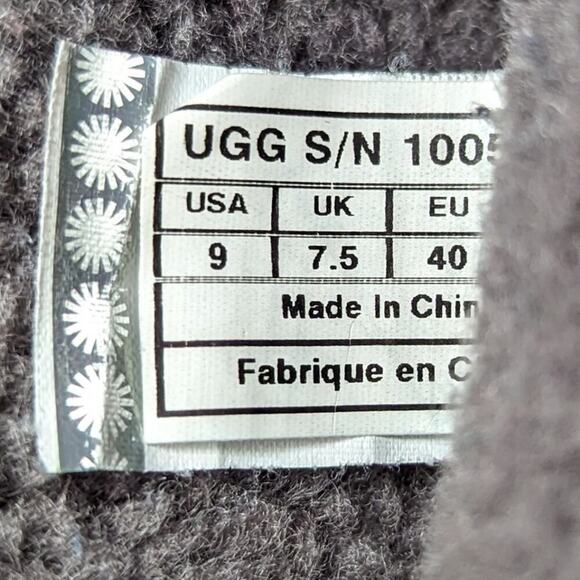 UGG Thomsen black leather and suede boots half side zip size 9 - Picture 8 of 9